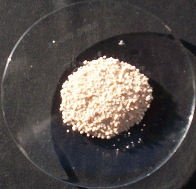 File:Hafnium(IV) oxide.jpg