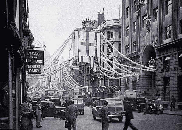 File:Fleet Street during 1953 Coronation - geograph.org.uk - 513456.jpg