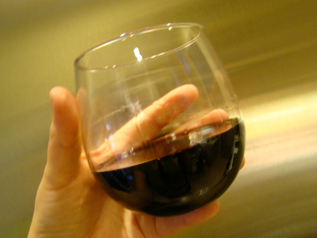 File:Argentinean Malbec in stemless wine glass.jpg