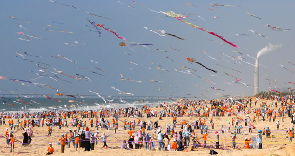 File:Kites Gaza.JPG