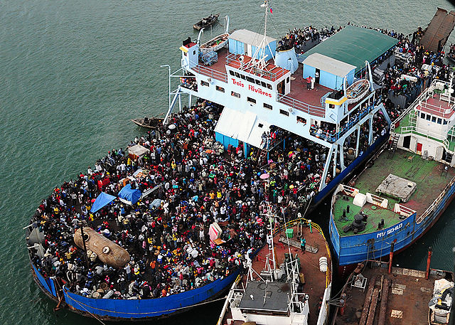 File:Haitians fill ferry in Port-au-Prince 2010-01-16.jpg