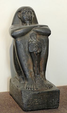 File:Block statue Pa-Akh-Ra CdM.jpg