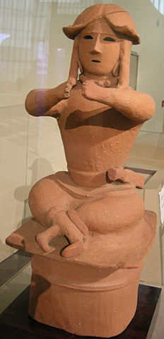 File:Arte giapponese, nobile haniwa, VI sec.JPG