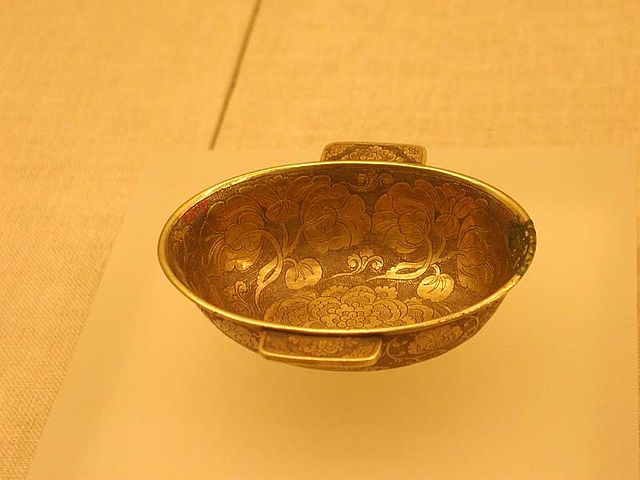 File:Gilt silver eared cup.jpg
