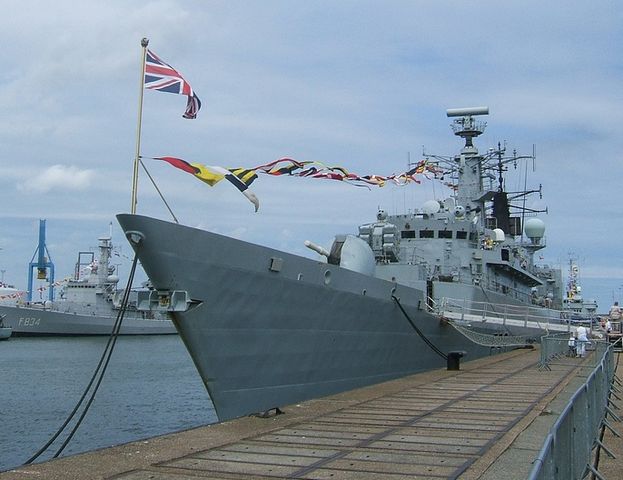 File:HMS Cornwall F99 July 2006.jpg