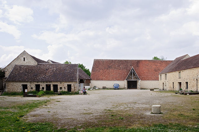 File:Commanderie Coulommiers cour grange aux dimes.jpg