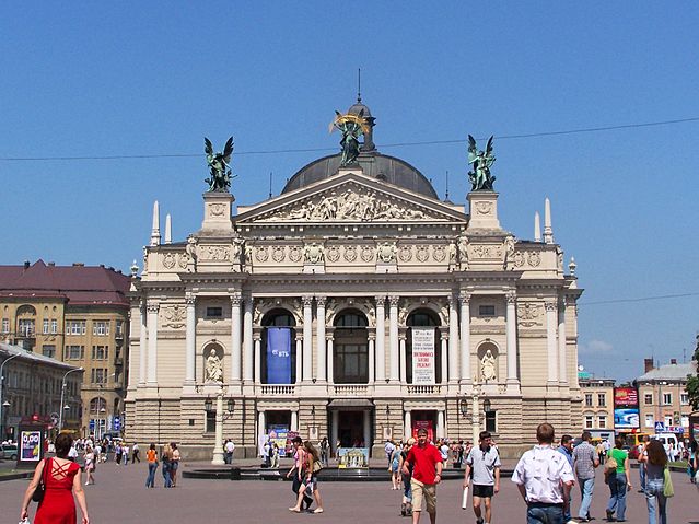 File:Lwów - Opera.jpg