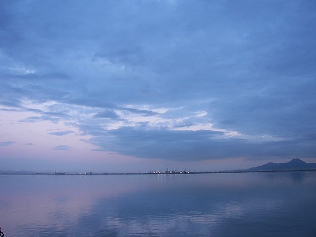 File:Lac de Tunis 1.jpg