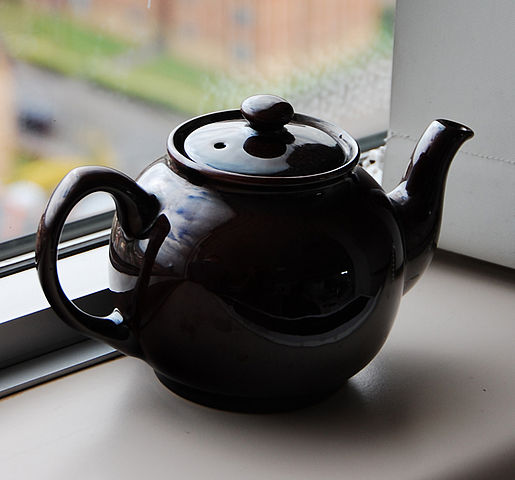 File:Black tea pot cropped.jpg