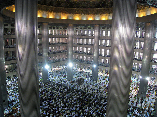 File:Istiqlal Mosque Eid ul Fitr Jamaah 2.JPG