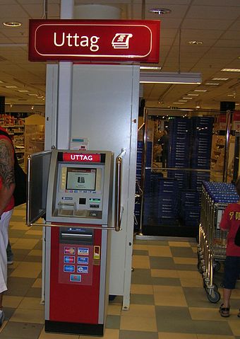 File:ICAs uttagsautomat ICA Metro Skanstull Stockholm 2005-07-18.jpg