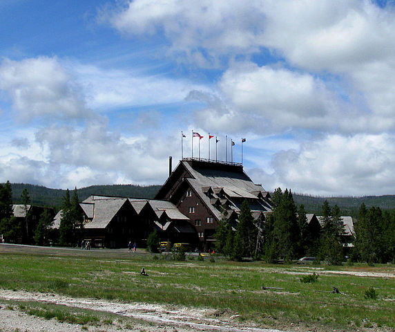 File:Old faithful inn.jpg