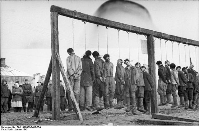 File:Bundesarchiv Bild 101I-031-2436-03A, Russland, Hinrichtung von Partisanen.jpg