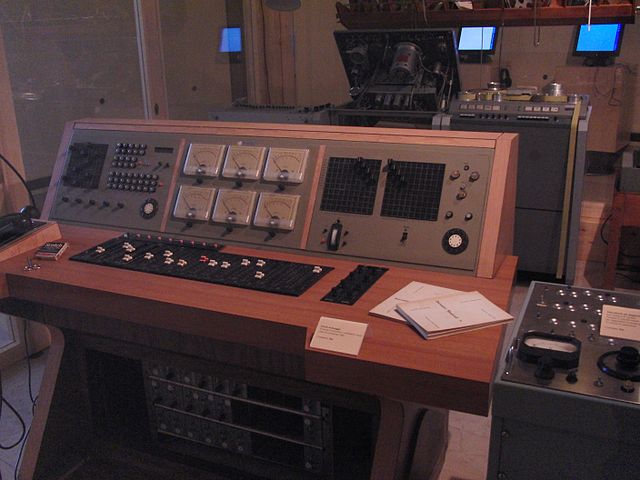 File:Audio console at Studio di Fonologia Musicale RAI di Milano.jpg