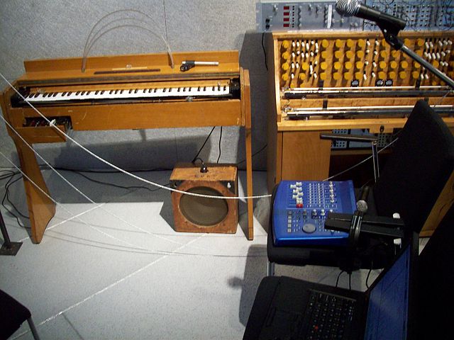 File:Ondes Martenot & Trautonium 1.jpg