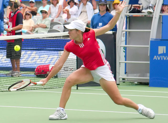 File:Justine henin hardenne medibank international 2006 02.jpg