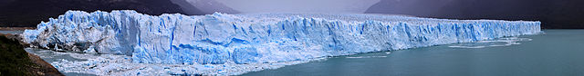 File:155 - Glacier Perito Moreno - Panorama de la partie nord - Janvier 2010.jpg