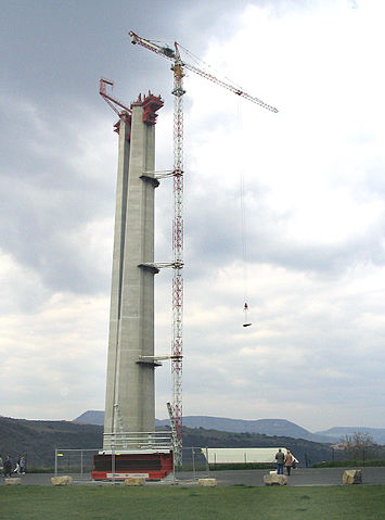 File:Viaduc de Millau (7).jpg