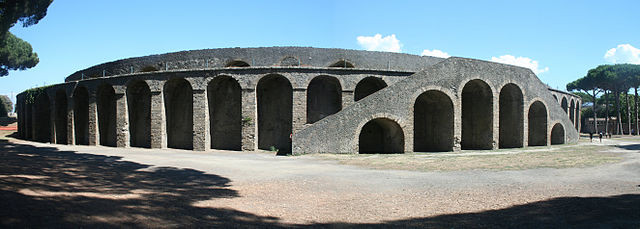 File:Amphitheatre in Pompeji.JPG
