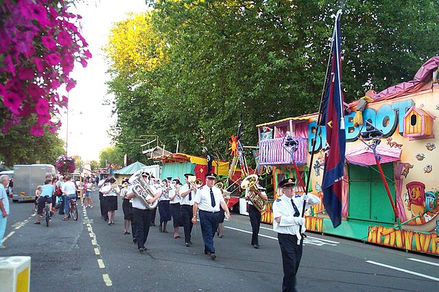File:SalvationArmyParadeOxford20040905.JPG