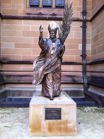 File:The Statue of Pope John Paul the Great in Sydney, Australia.JPG