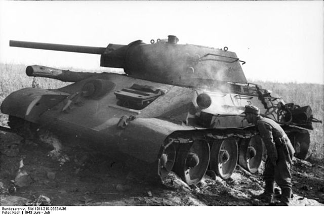 File:Bundesarchiv Bild 101I-219-0553A-36, Russland, bei Pokrowka, russischer Panzer T34.jpg
