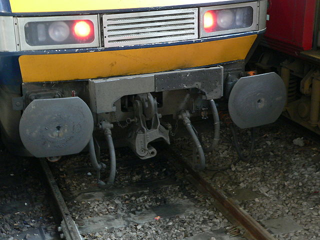 File:GNER-91116-coupling-01.jpg