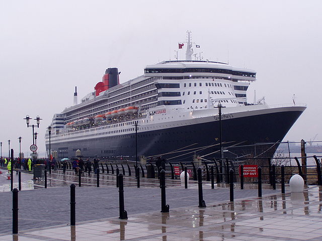 File:Queen Mary II at Liverpool 1.jpg