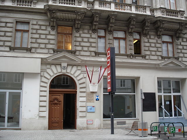 File:Berggasse19.JPG