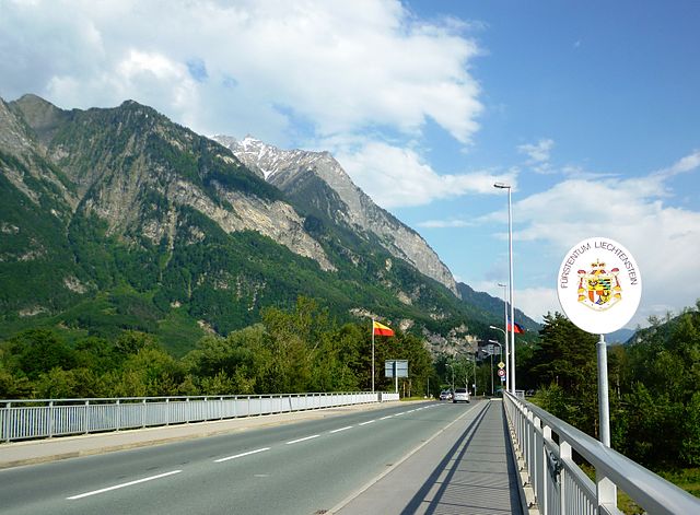 File:Grenze Liechtenstein, Balzers.jpg