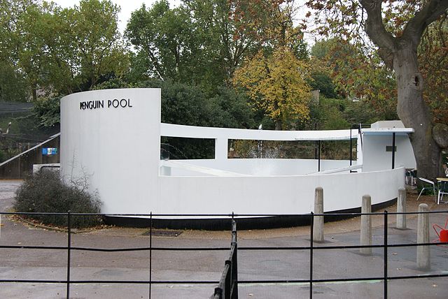 File:Penguin pool, London Zoo, England-24Oct2010 (6).jpg