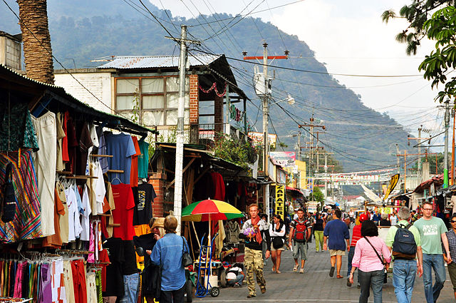 File:Panajachel calle santandar guat.JPG