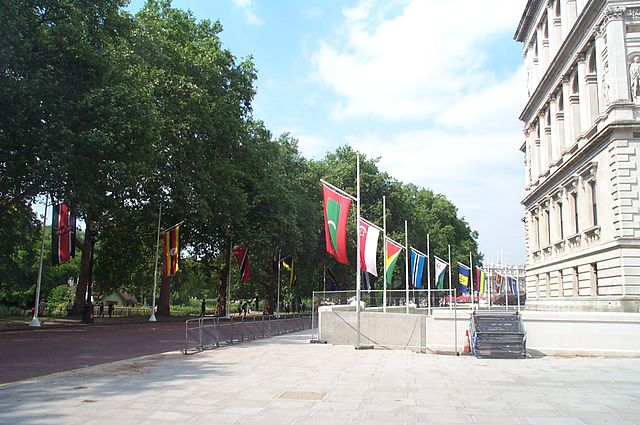 File:CommonwealthFlagsTheMall20060617 CopyrightKaihsuTai.jpg