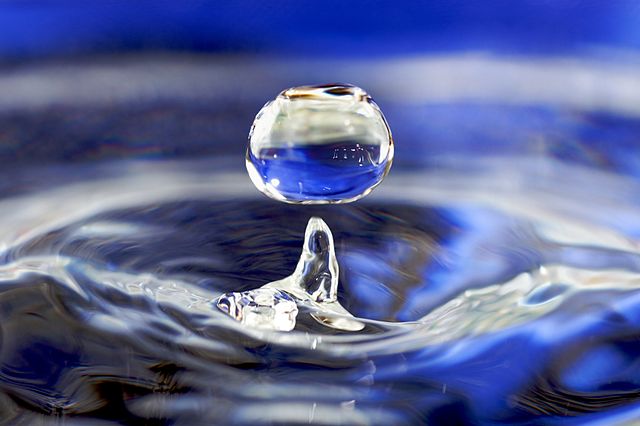File:Water drop 001.jpg