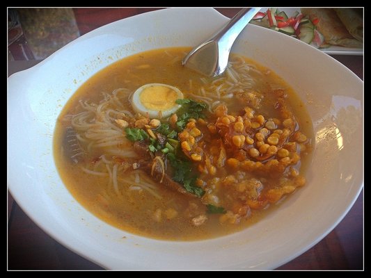File:Mohinga,Traditional Burmese Fish Noodle Soup.jpg