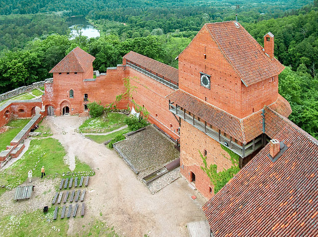File:Burg Turaida04.jpg