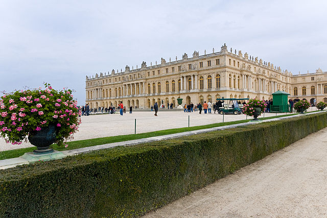 File:Versailles-Chateau-VueJardins1.jpg