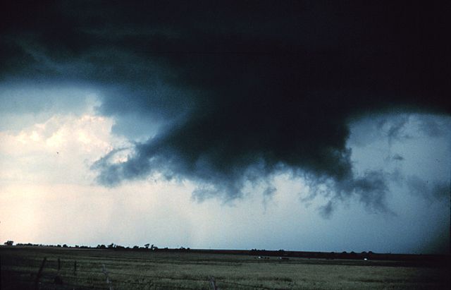 File:Wall cloud12 - NOAA.jpg