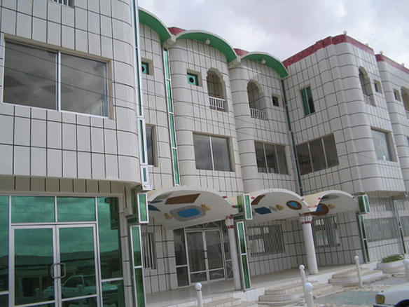 File:Shopping mall in Hargeisa.jpg
