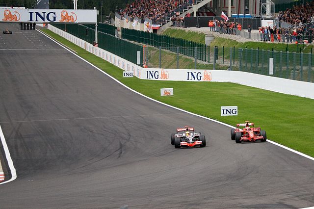 File:Hamilton + Raikkonen 2008 Belgium 2.jpg