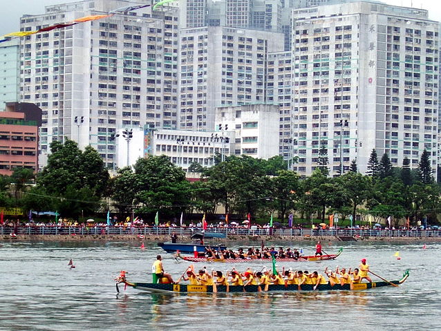 File:Dragon boat racing.jpg
